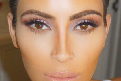 Kim Kardashian contourning